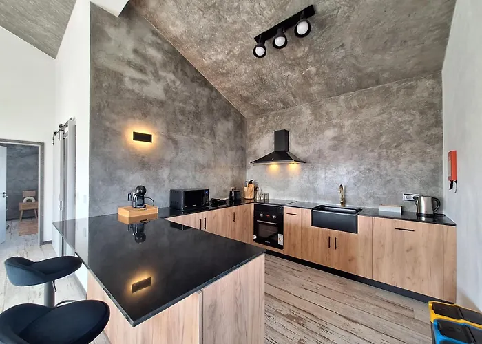 Lava 27 * Madalena (Azores)